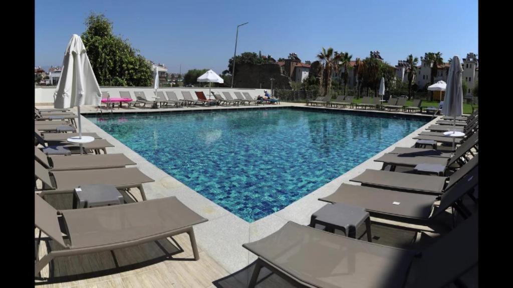 Side Square Hotel Ngoại thất bức ảnh