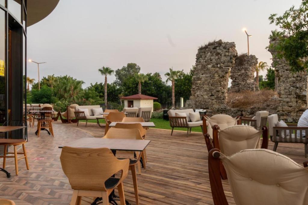 Side Square Hotel Ngoại thất bức ảnh