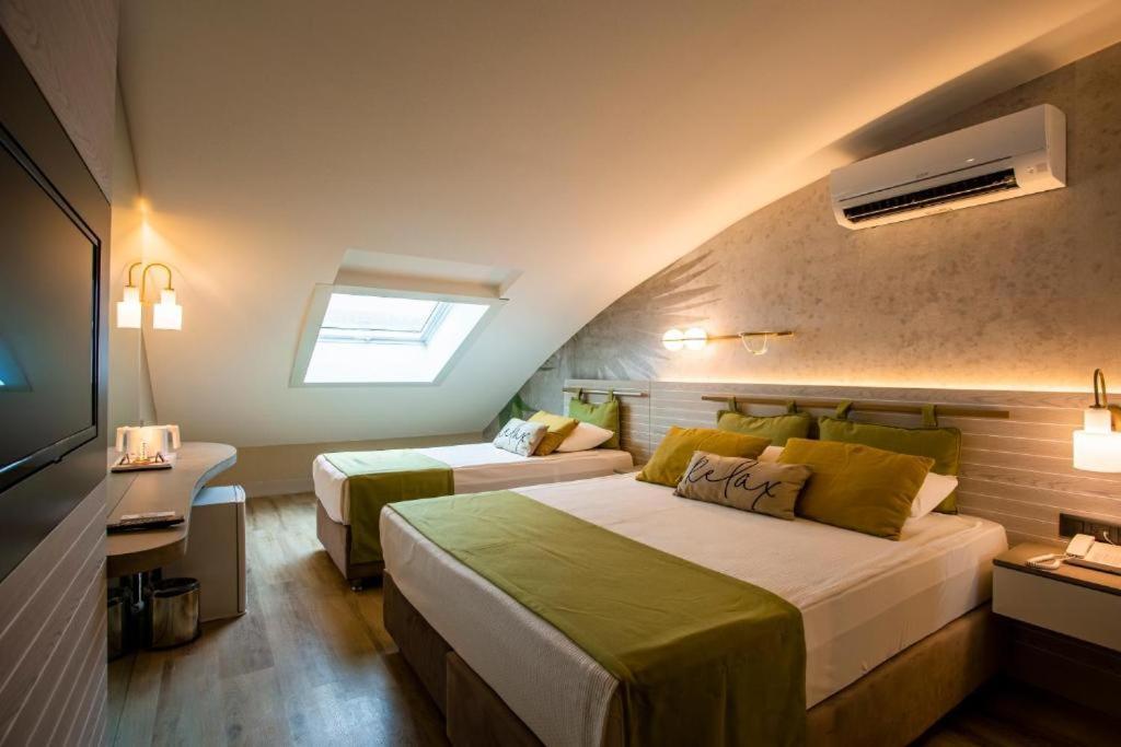 Side Square Hotel Ngoại thất bức ảnh