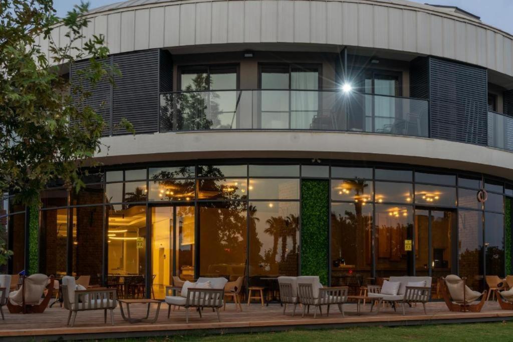 Side Square Hotel Ngoại thất bức ảnh