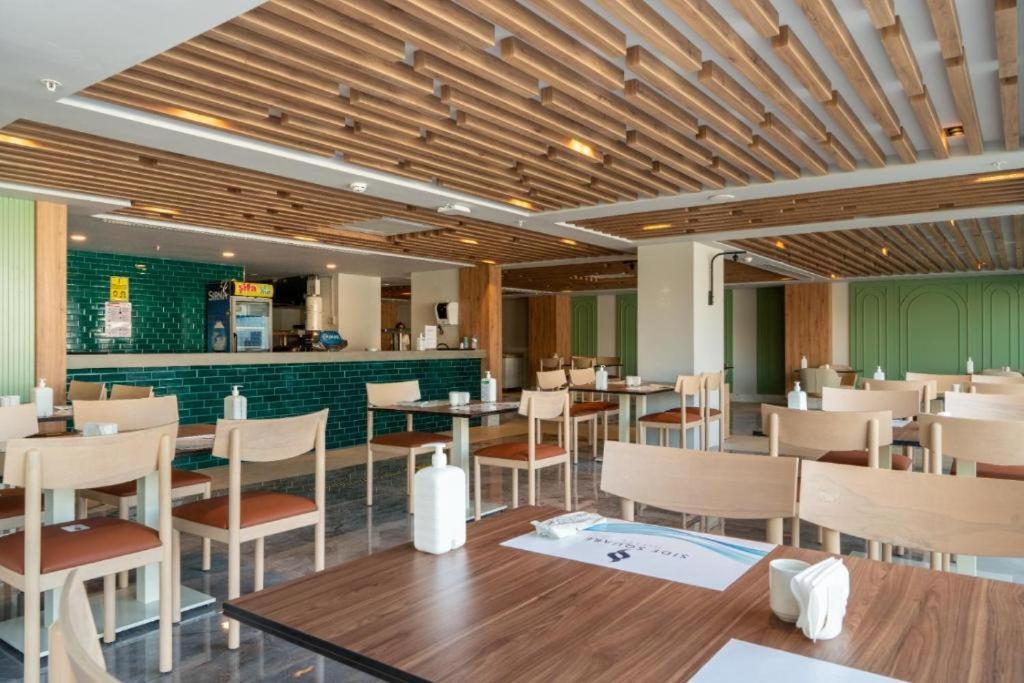 Side Square Hotel Ngoại thất bức ảnh