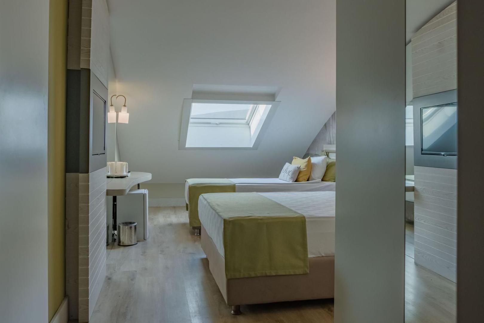 Side Square Hotel Ngoại thất bức ảnh