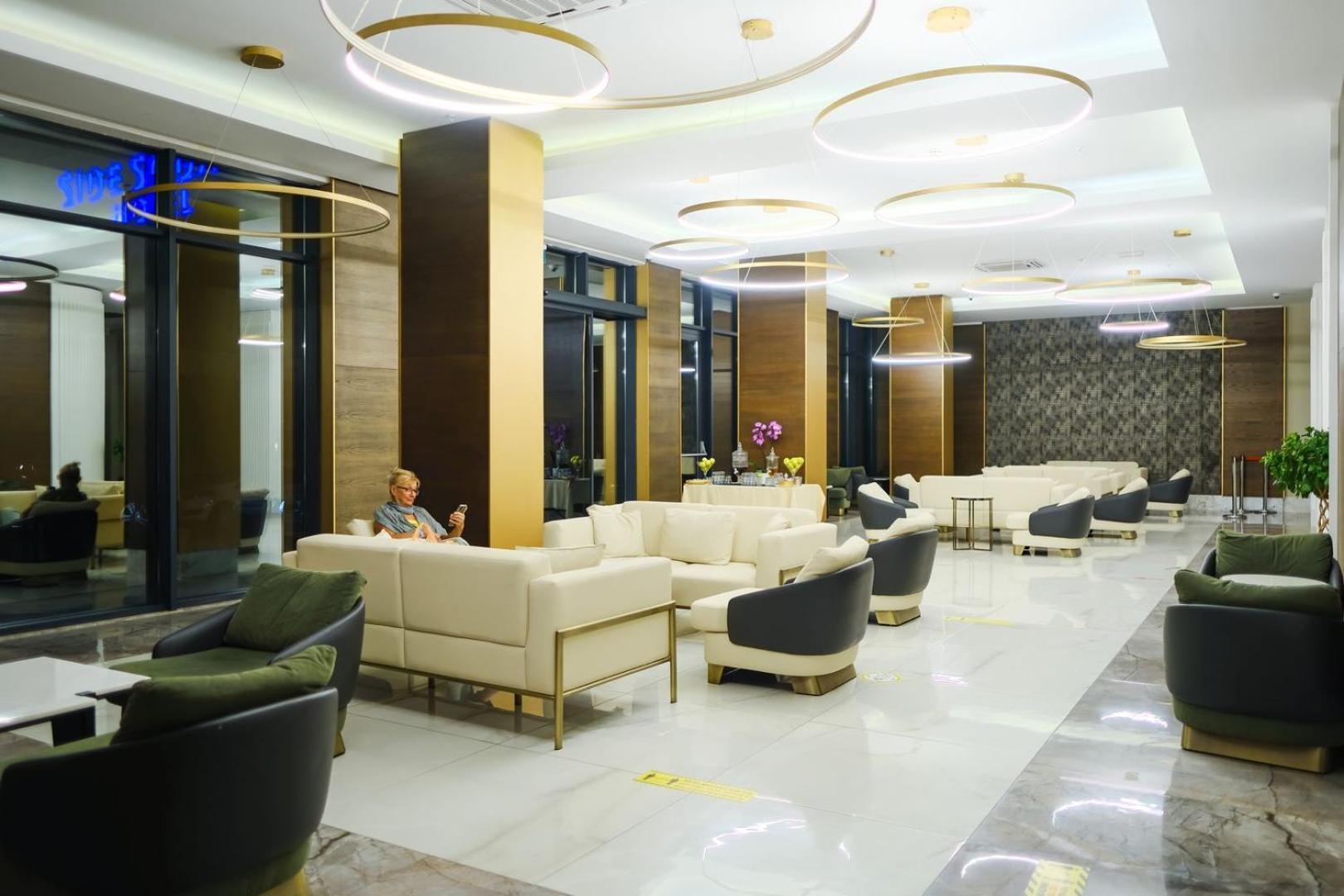 Side Square Hotel Ngoại thất bức ảnh
