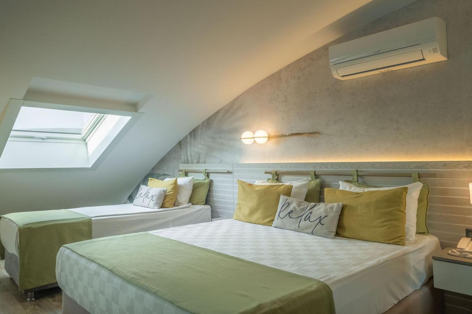 Side Square Hotel Ngoại thất bức ảnh